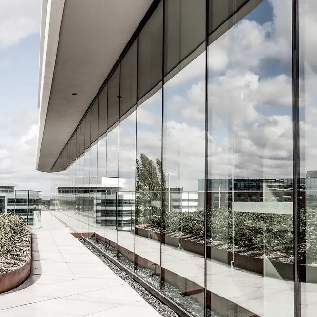 Glazed aluminium curtain wall